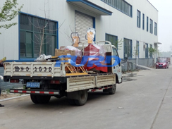 福瑞得機(jī)械手扶壓路機(jī)、框架整平機(jī)已成功裝車(chē)及時(shí)發(fā)貨